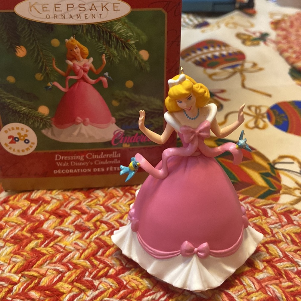 Hallmark Keepsake Dressing Cinderella Blue Bird Disney 2000 Ornament